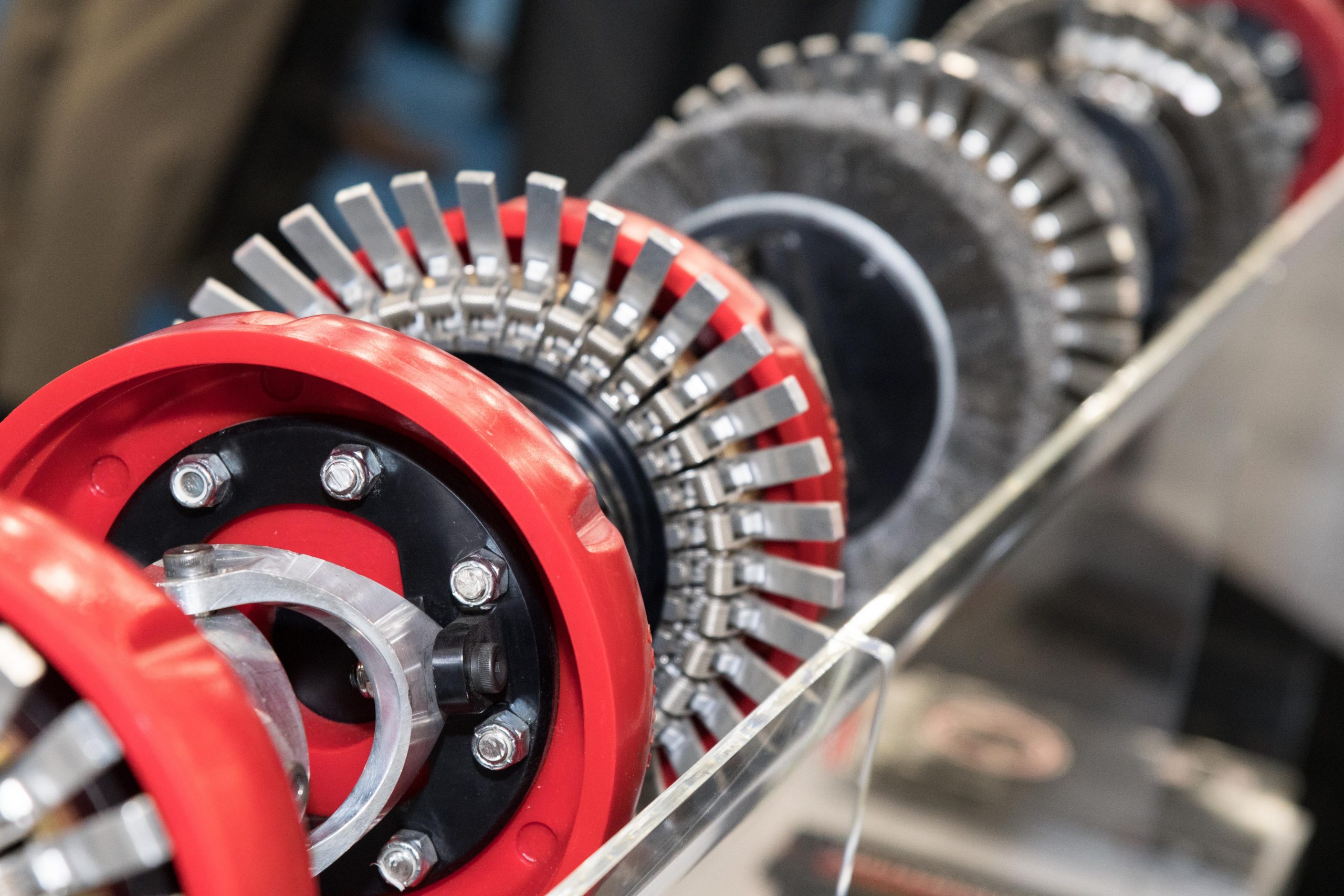Close-up of TDW pipeline isolation tool with sealing components
